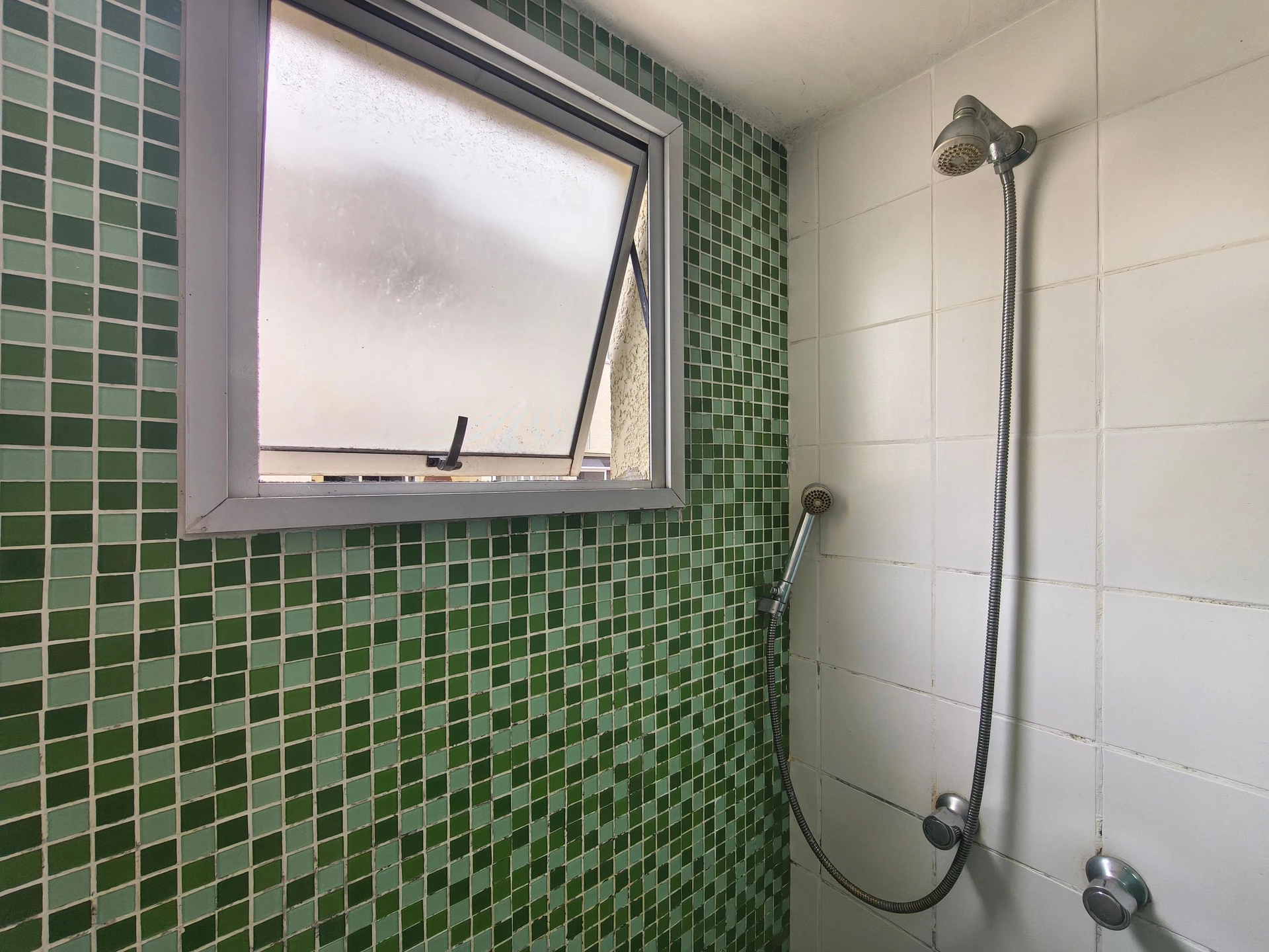 2-bedroom apartment in a building with a gym — photo 19