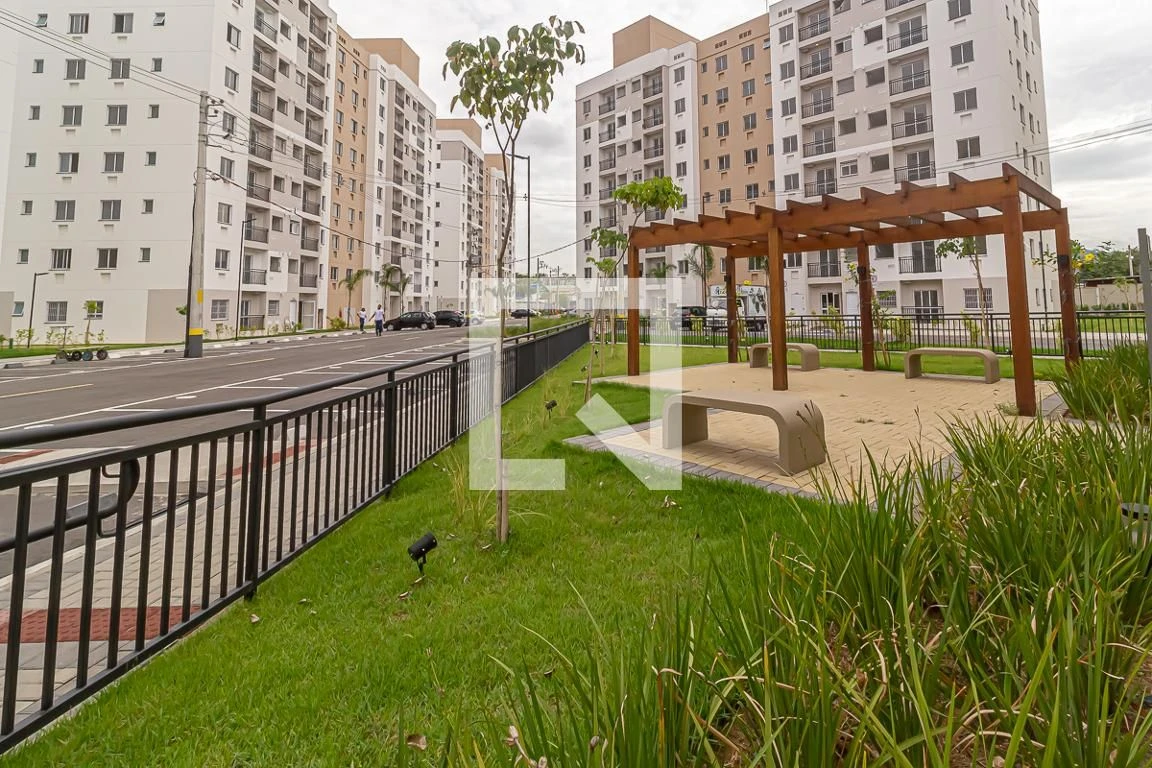 2-bedroom apartment with open-plan kitchen and living room — photo 21