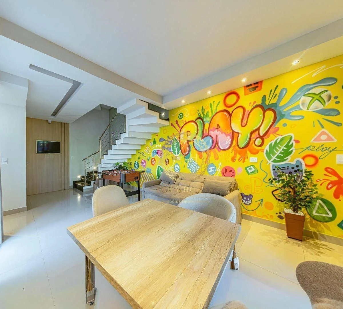 Condo house with a balcony and open-plan kitchen — photo 10