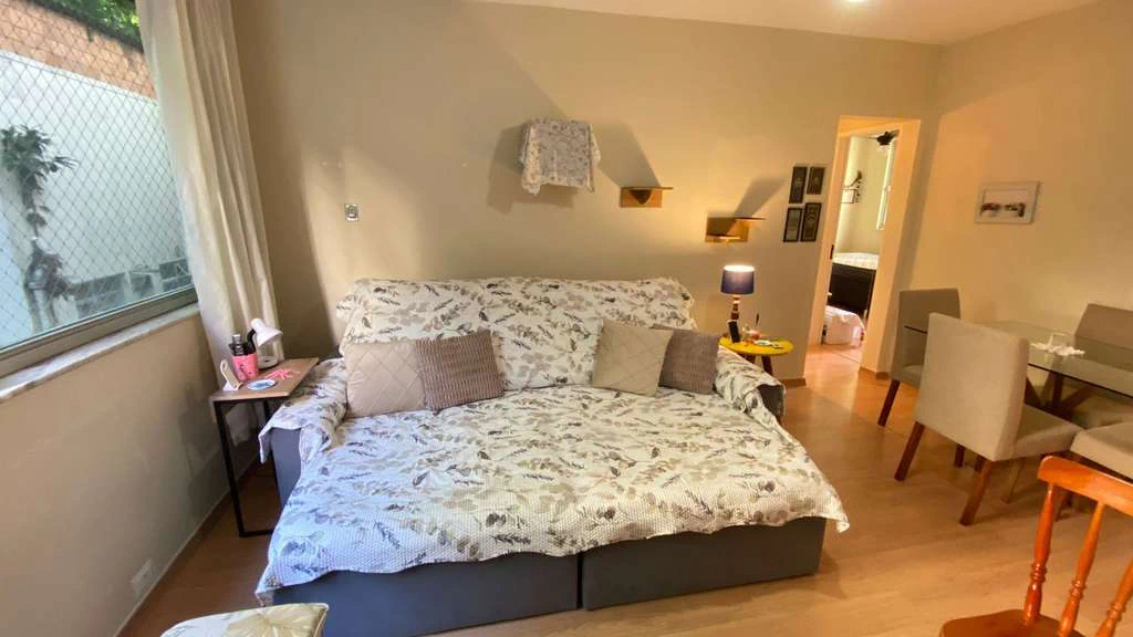 Apartamento de 3 quartos com fogão a gás e móveis — photo 17