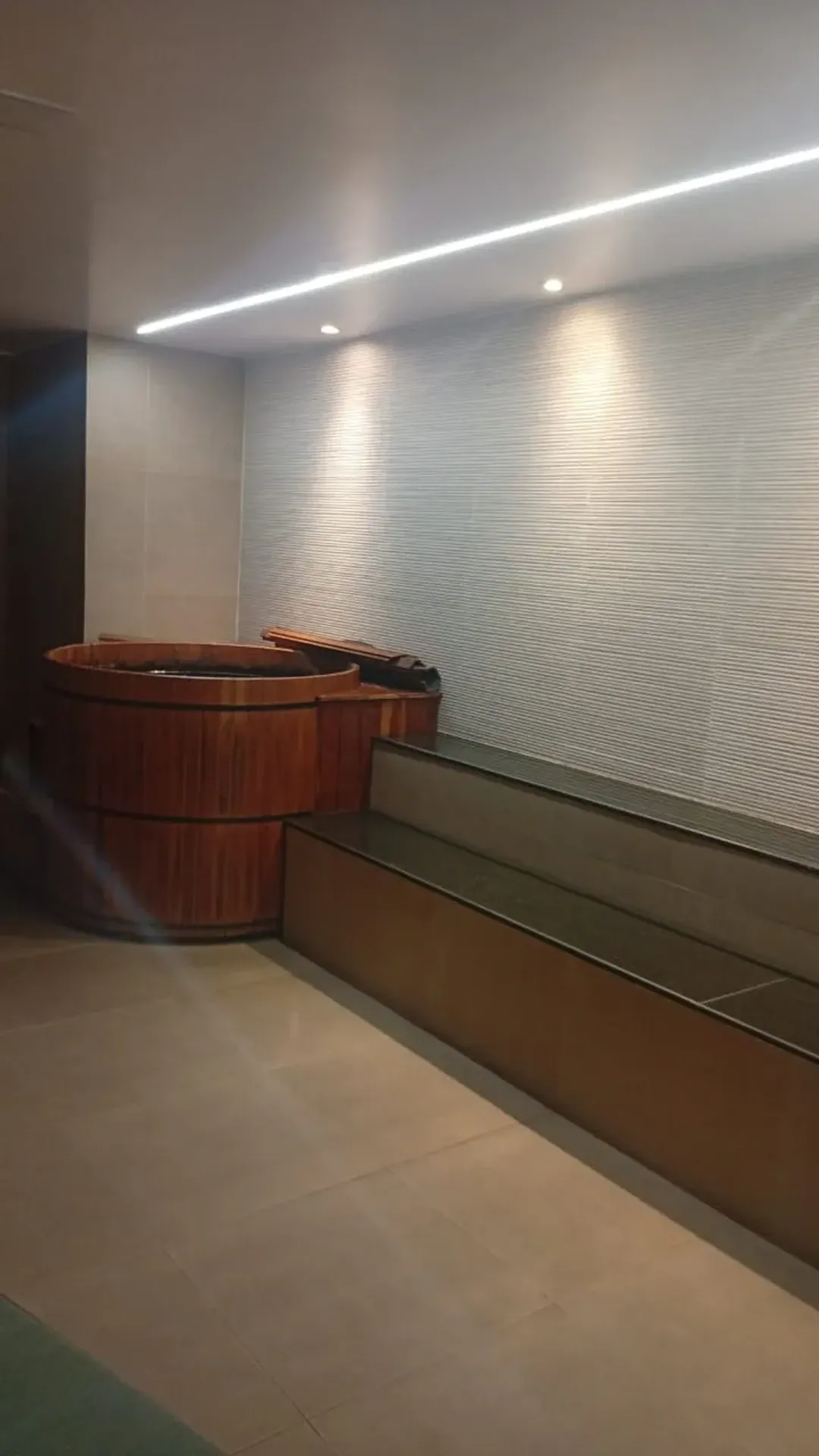 2-bedroom apartment in a building with a gym — photo 50