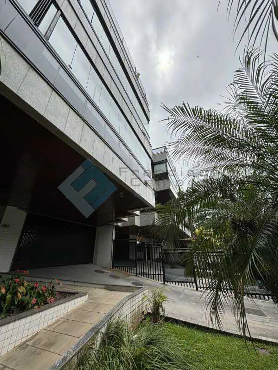 3-bedroom apartment with a glass-enclosed balcony — photo 15
