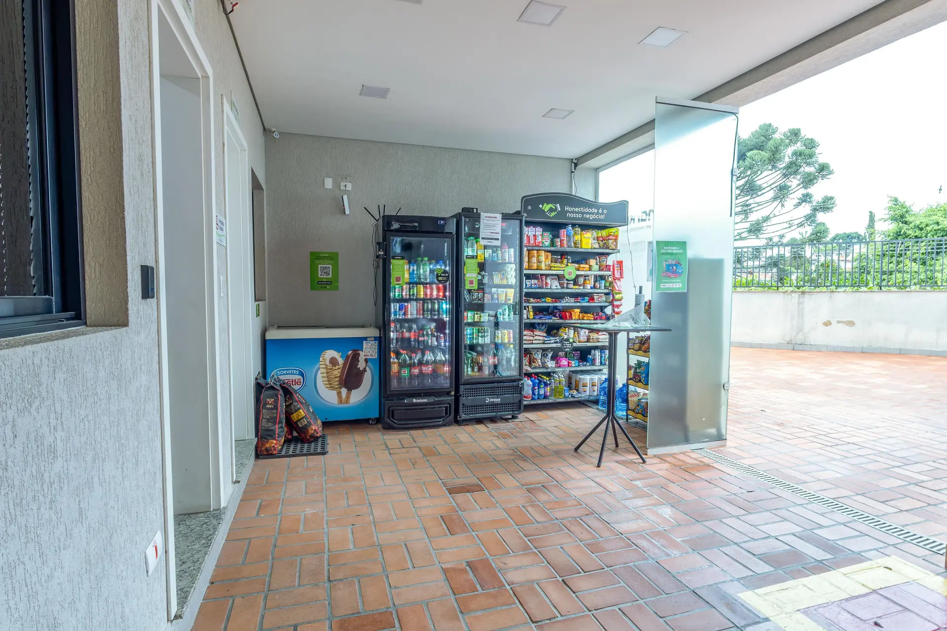 2-bedroom apartment with a glass-enclosed balcony — photo 6
