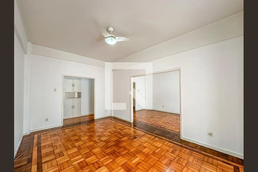 Apartamento de 3 quartos com piso de madeira ou laminado — photo 6
