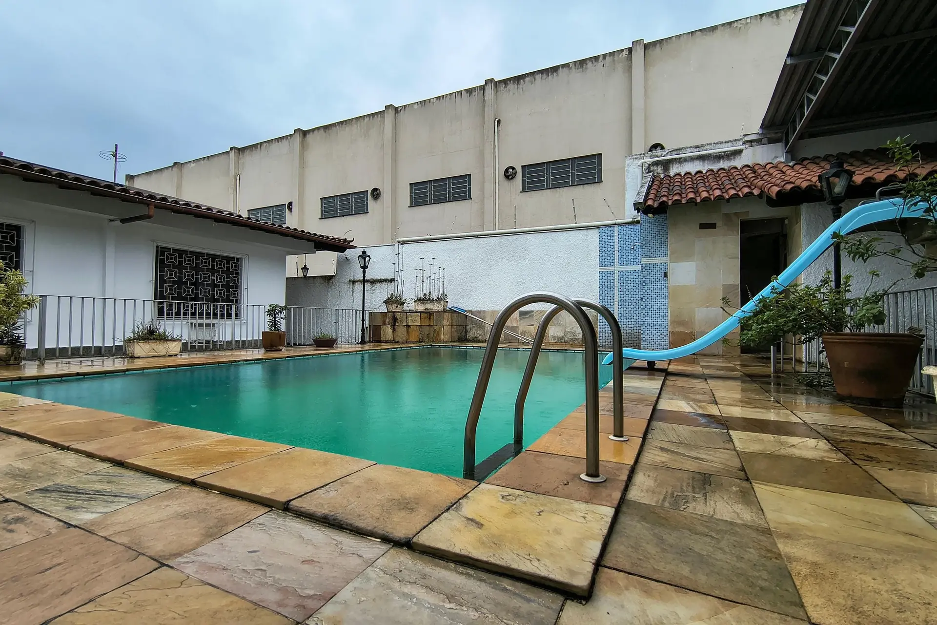 Jacuzzi y 3 dormitorios: casa de 742 m² — photo 11