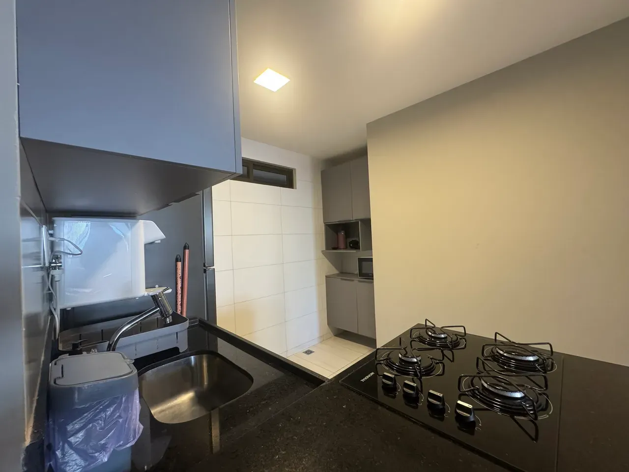 Furnished apartment with en-suite bedroom and open kitchen — photo 6
