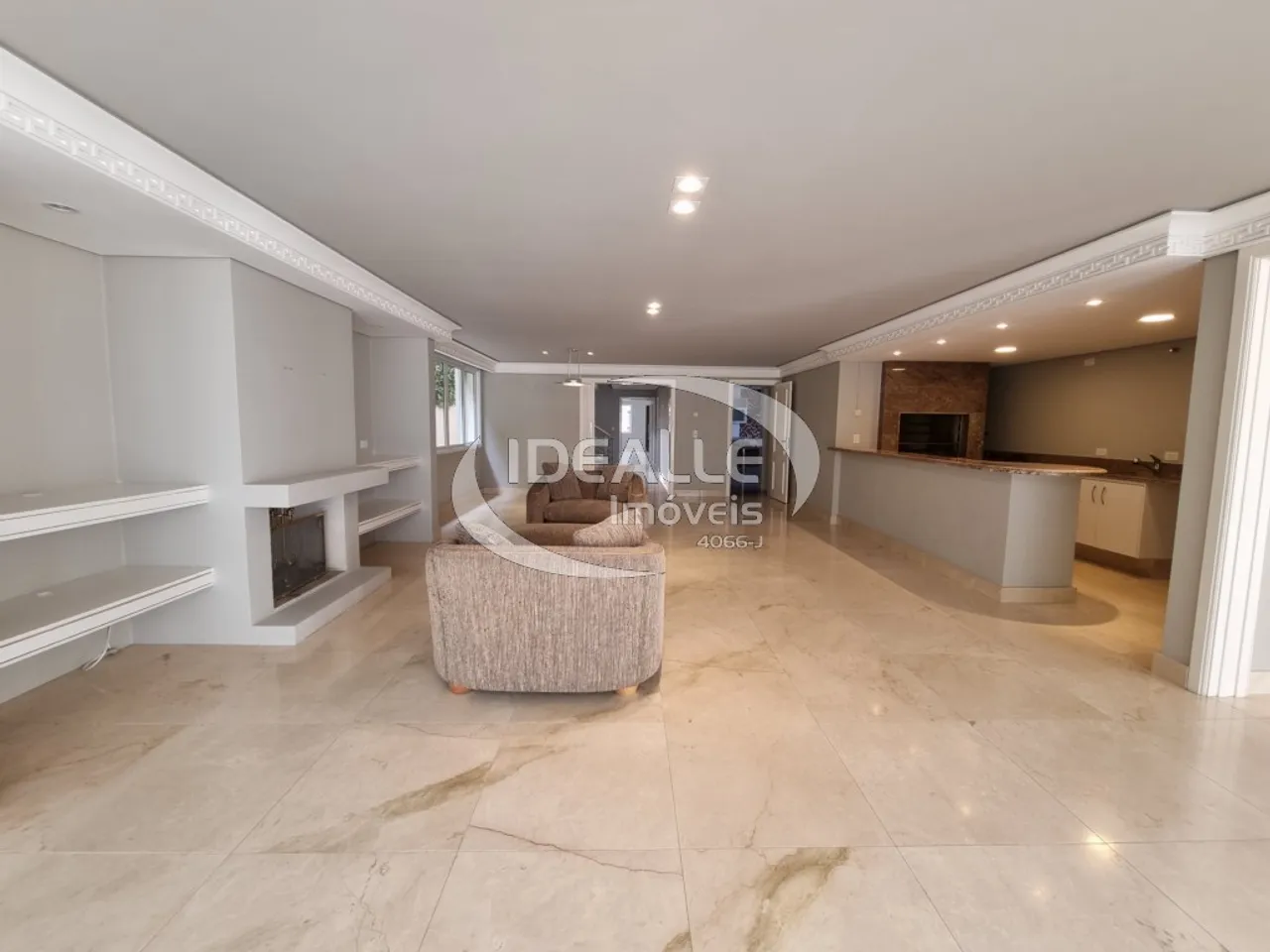 Rental house with 5 bedrooms and 6 bathrooms — photo 13