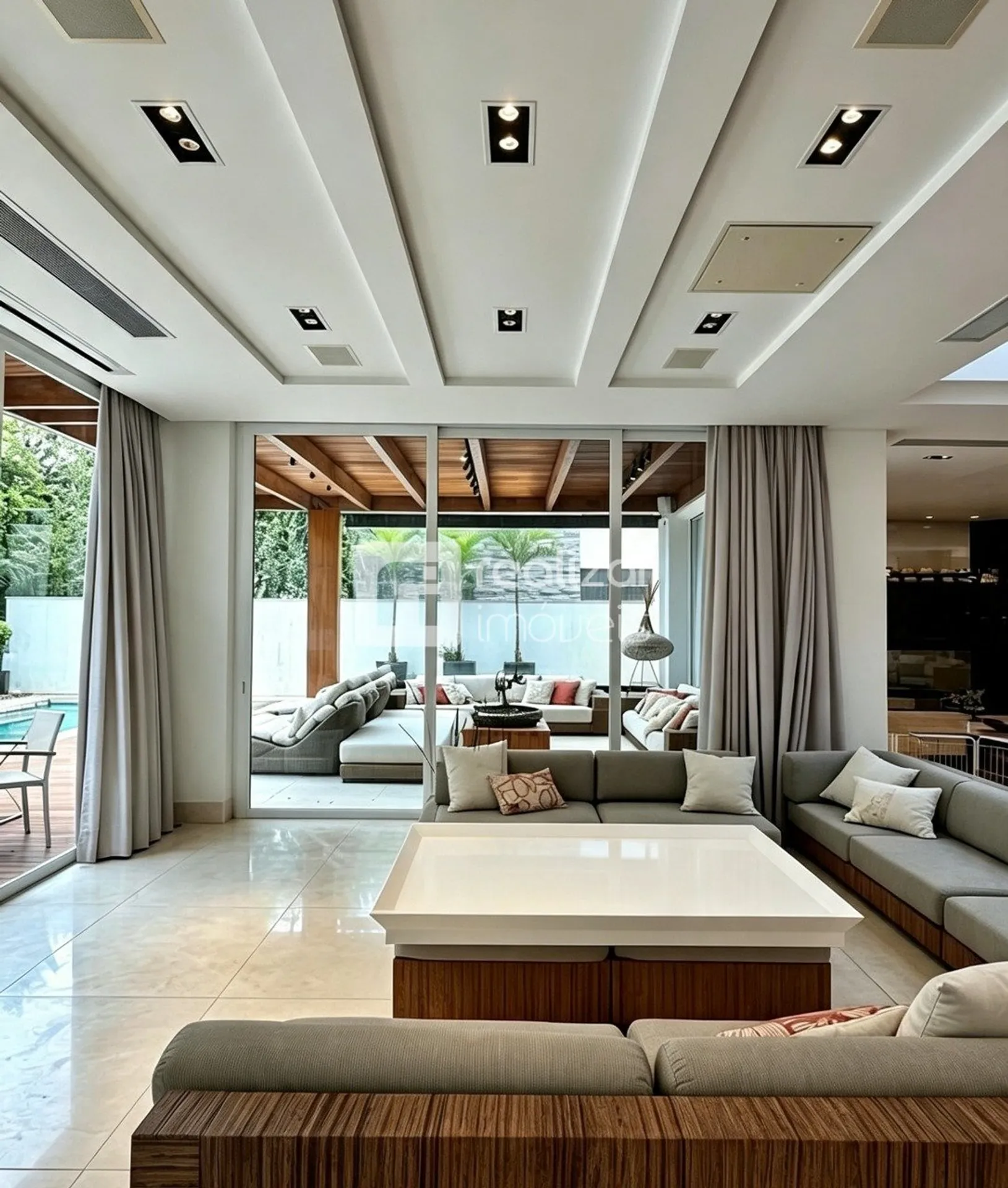 Garden in a 5-bedroom house, 709 m² — photo 7