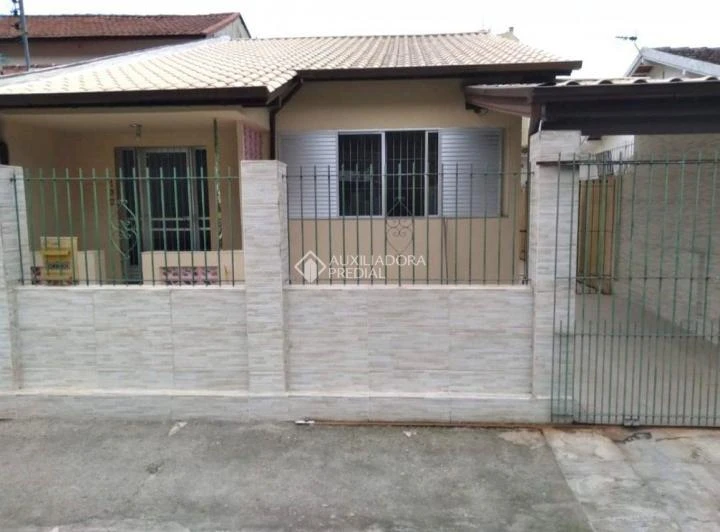 House with 2 bedrooms and a service area with a sink — photo 4