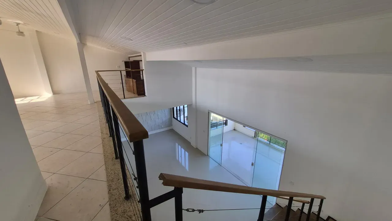 Apartment with an open-plan kitchen and 4 bedrooms — photo 29