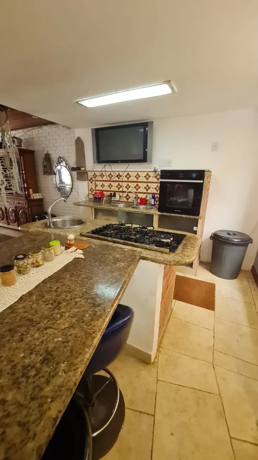 Furnished house 450 m² with 4 bedrooms and 4 bathrooms — photo 12