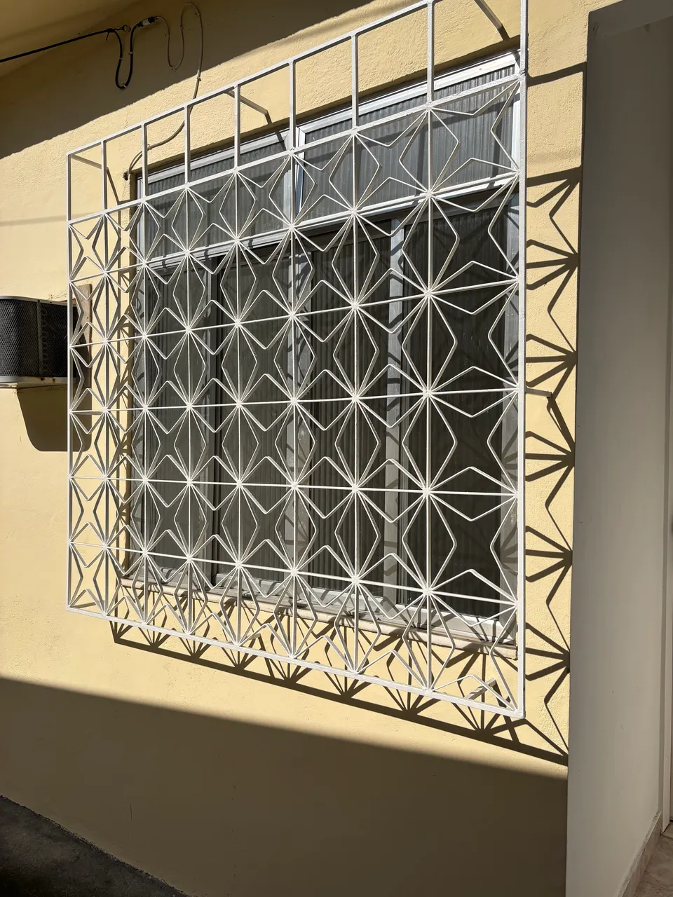 Unfurnished house with a glass shower and electric showerhead — photo 3