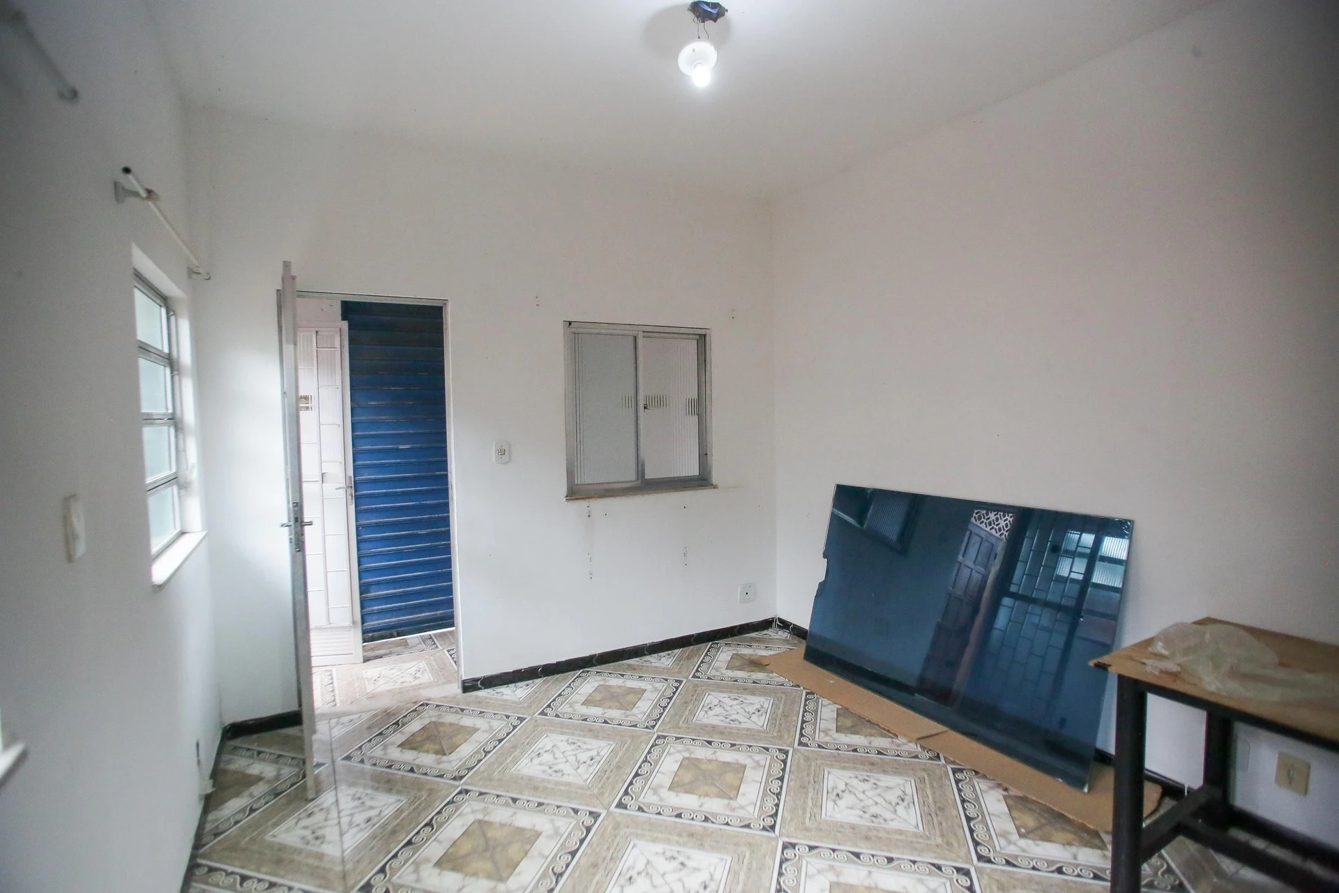 Unfurnished studio with 1 bedroom and 1 bathroom — photo 10