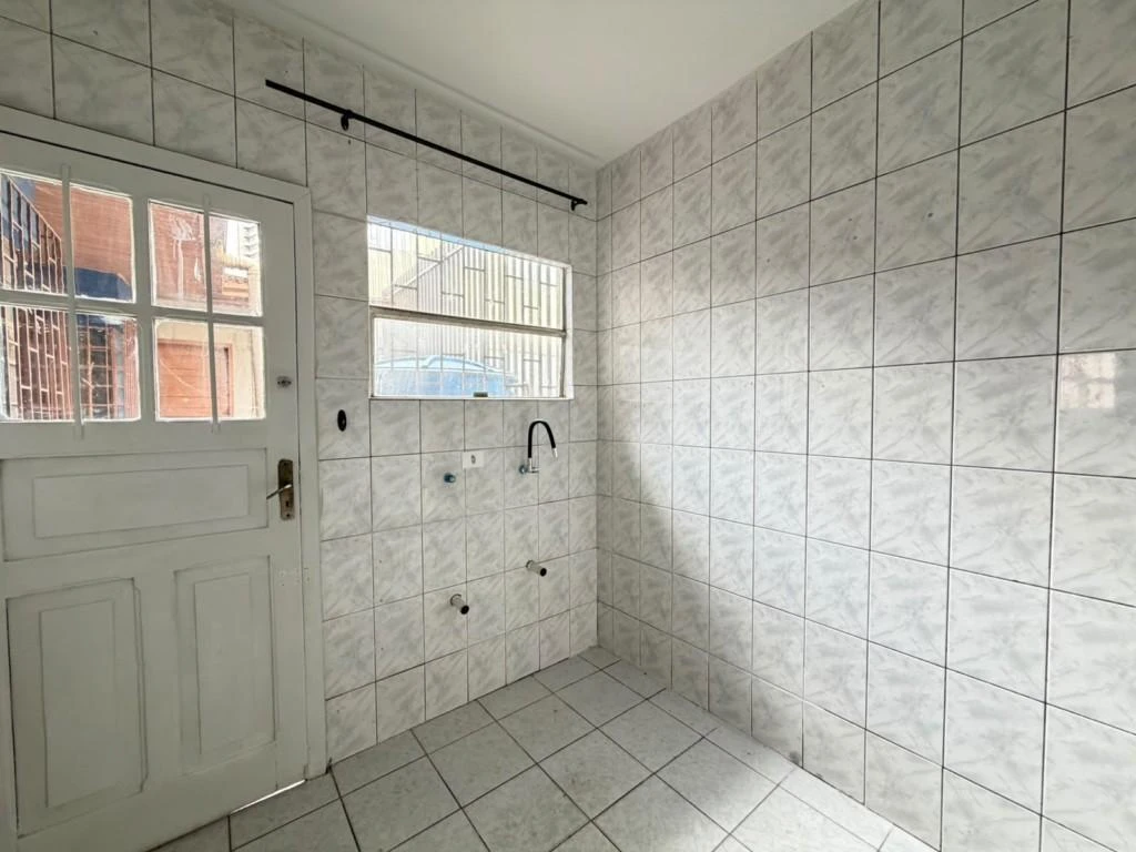 2-bedroom apartment with a bathtub — photo 2