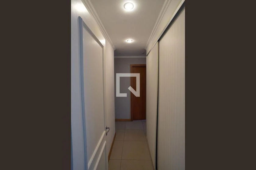 Glass-enclosed balcony in a 4-bedroom apartment, 233 m² — photo 21