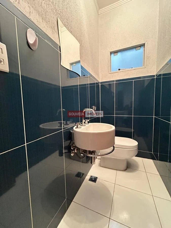 3-bedroom house with a bathtub in Curitiba — photo 20