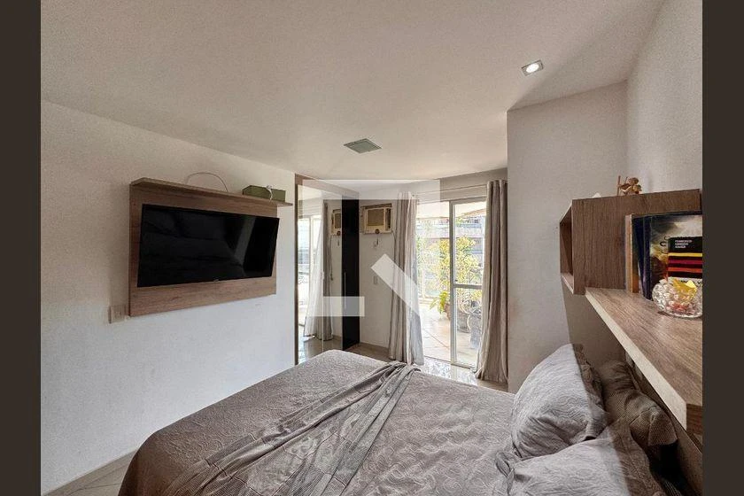 Glass-enclosed balcony in a 2-bedroom apartment, 115 m² — photo 3
