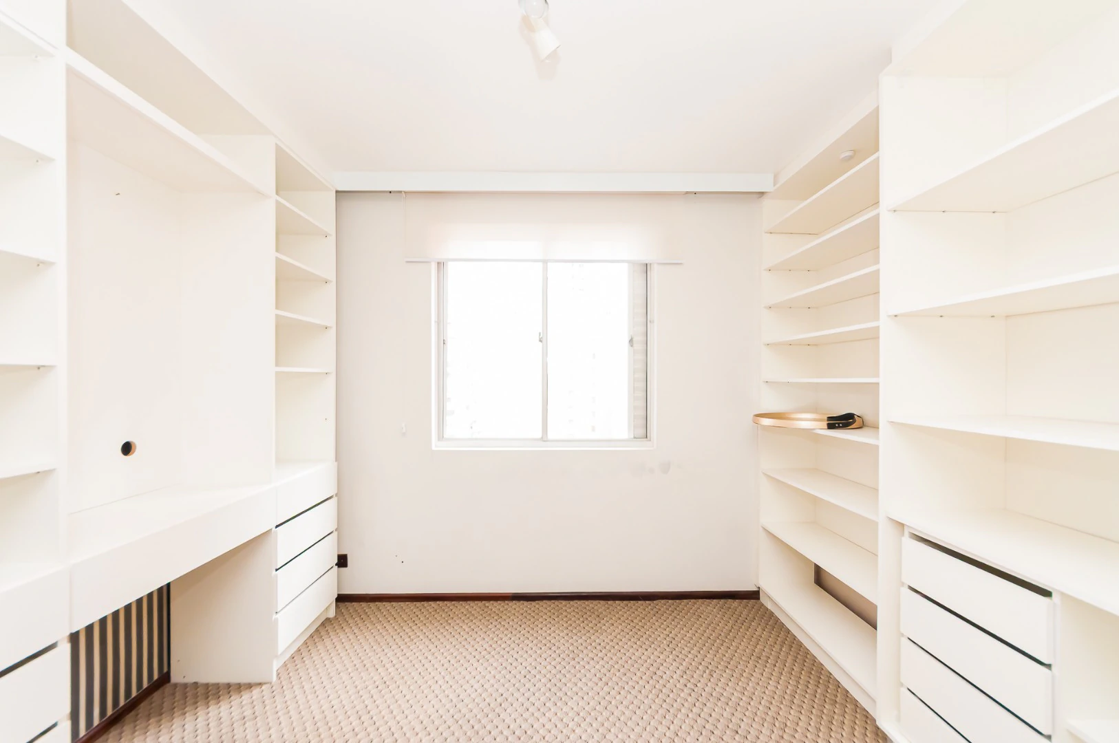 3-bedroom apartment with a home office in Curitiba — photo 2