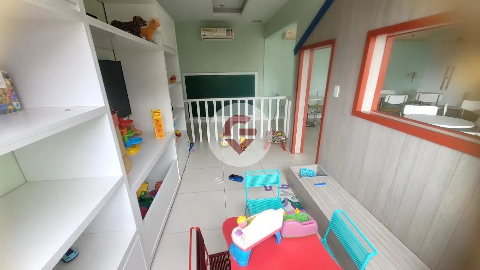 Departamento de 1 dormitorio con balcón cerrado con vidrio — photo 36