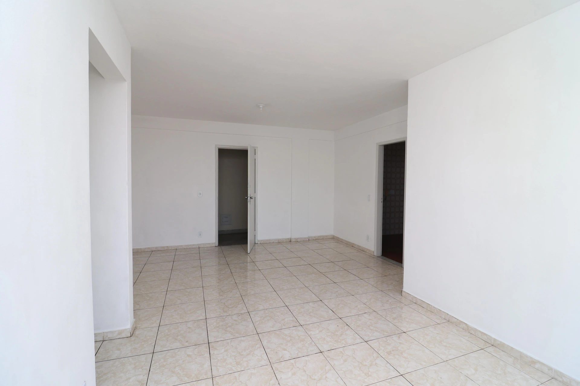 Apartamento com cozinha fechada e 2 quartos — photo 9