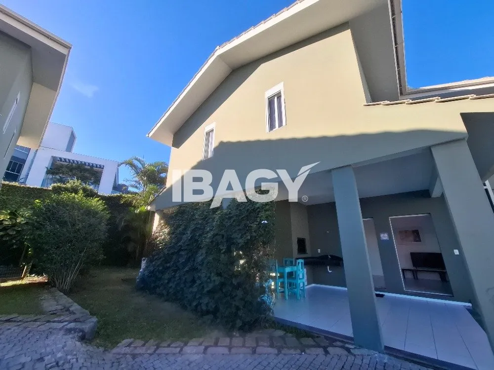 House with 3 bedrooms and 246 m², open-plan kitchen — photo 30