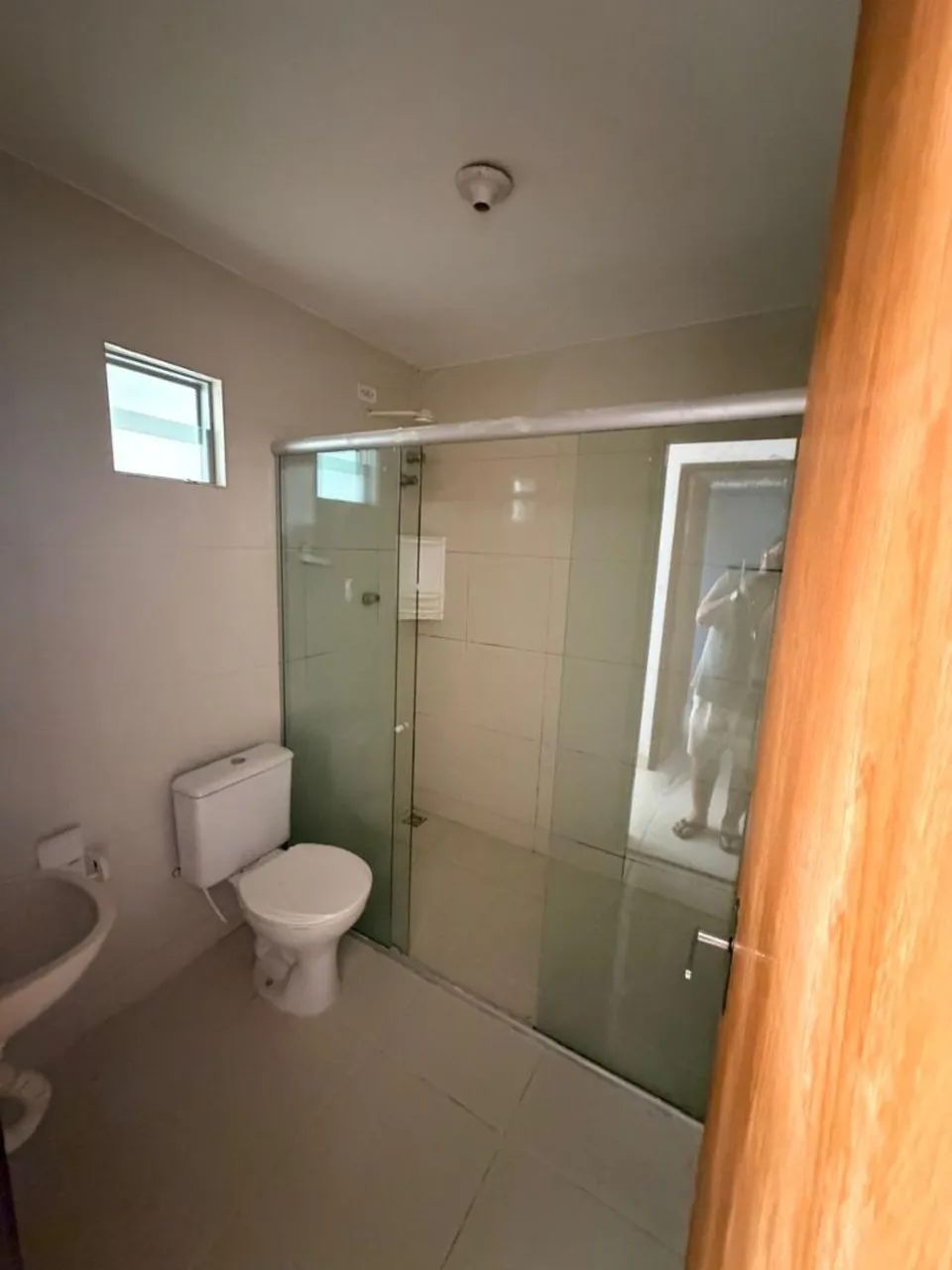 Apartment with 2 bedrooms and 1 bathroom with glass shower — photo 6