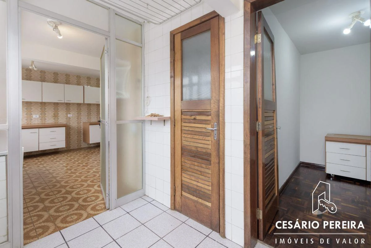 Furnished apartment, 215 m², with a bathtub — photo 16