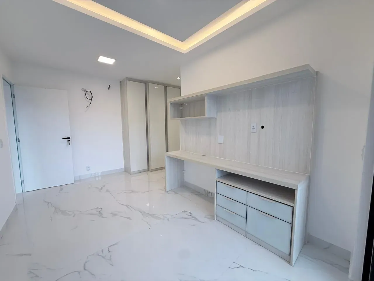 Private pool in a 5-bedroom house, 410 m² — photo 9