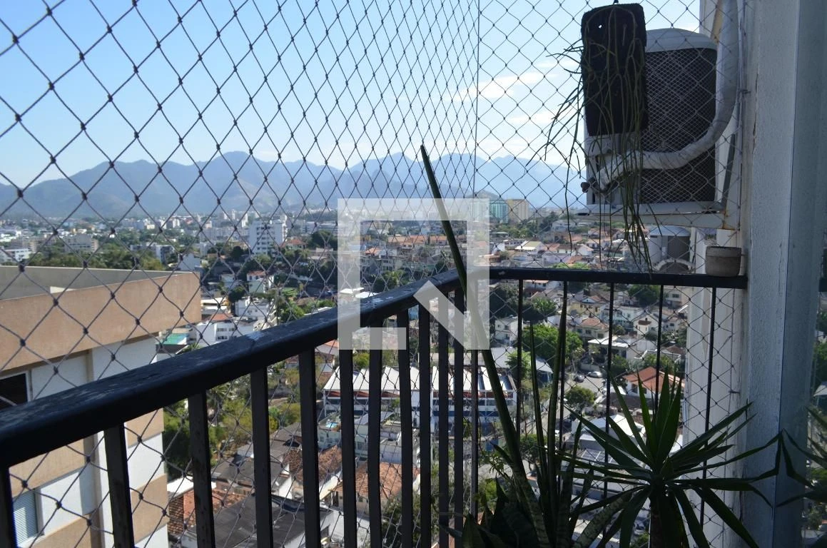 3-bedroom apartment in a building with a pool — photo 66