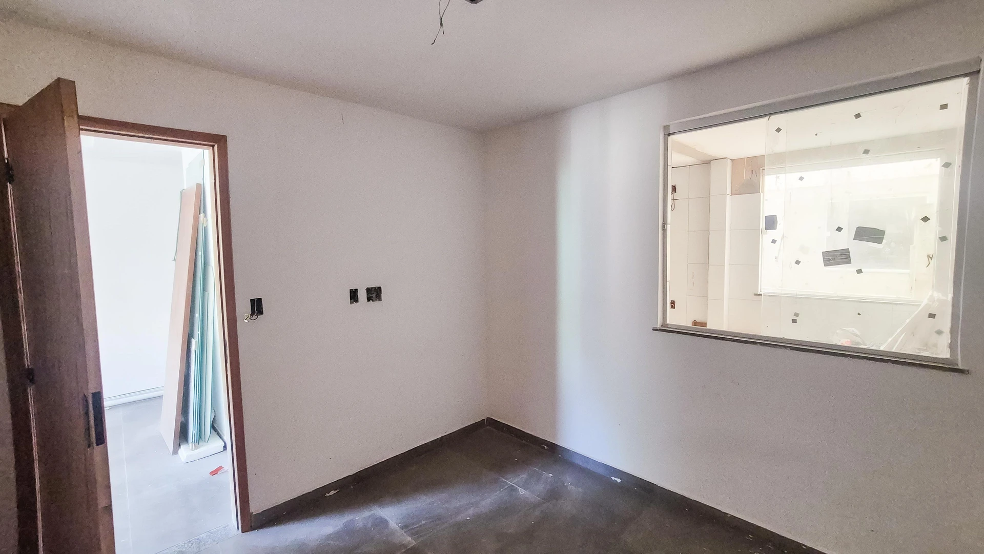 Apartamento com 2 quartos e box de vidro no banheiro — photo 28