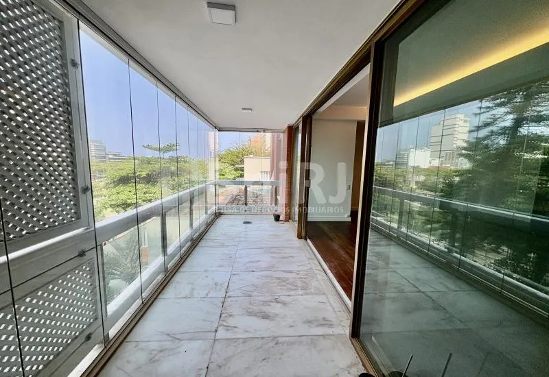 Apartamento de 180 m² com varanda fechada e fogão a gás — photo 9