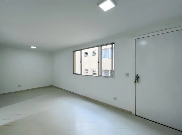 72 m² apartment with 3 bedrooms and built-in kitchen cabinets — photo 5