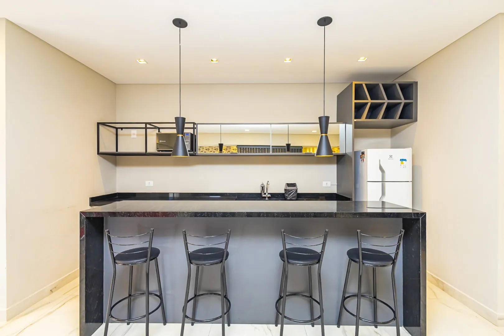 Balcony with a grill in a 2-bedroom apartment, 59 m² — photo 37