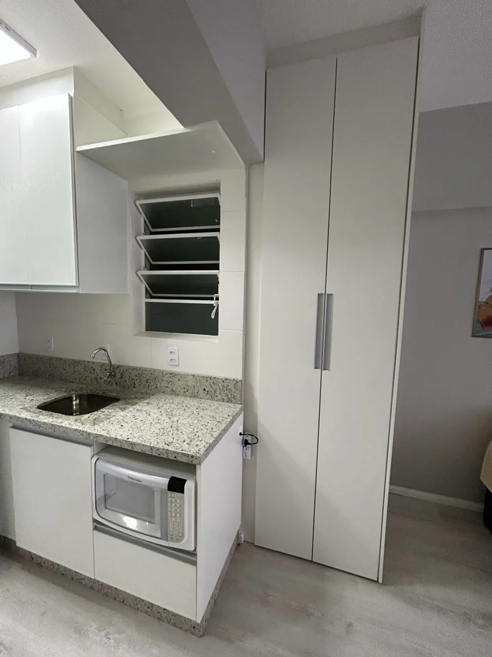 One-bedroom apartment with a dryer — photo 8