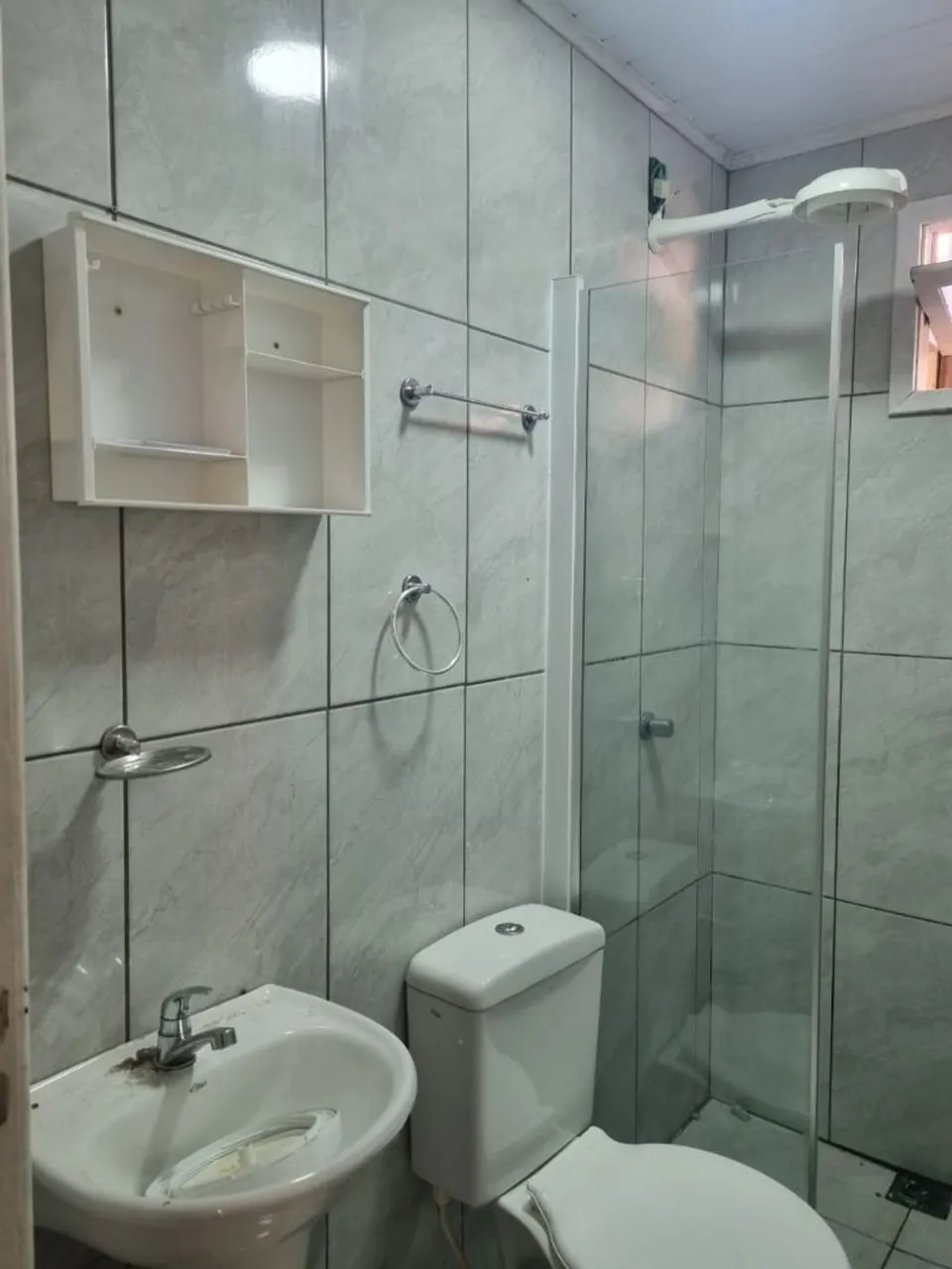 Невмебльований студіо з 1 спальнею та ванною з душем у склі — photo 3