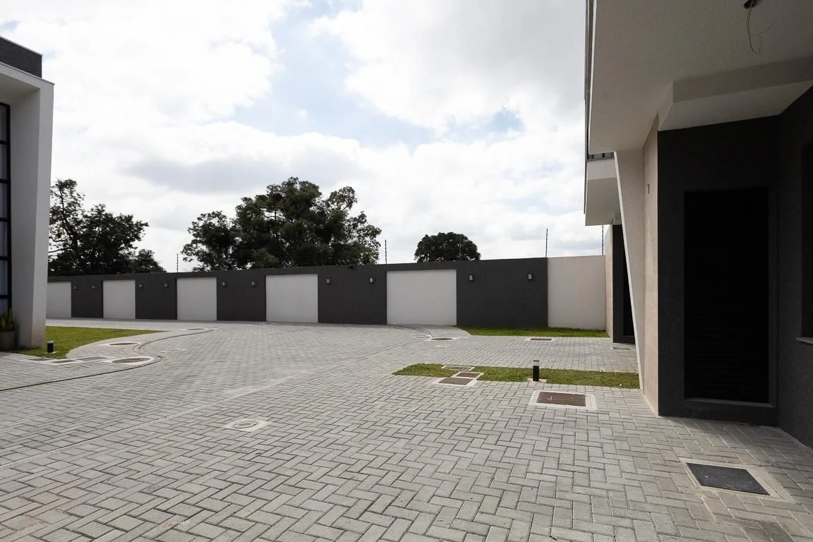 Condominium house with 3 bedrooms and a balcony