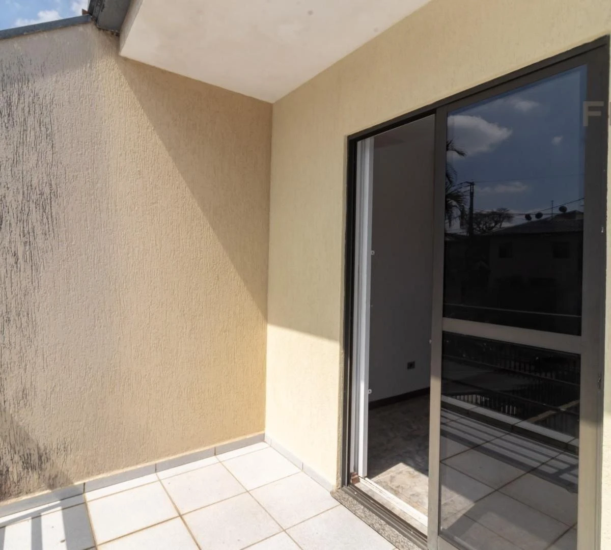 4-bedroom house with a bathtub in Curitiba — photo 44
