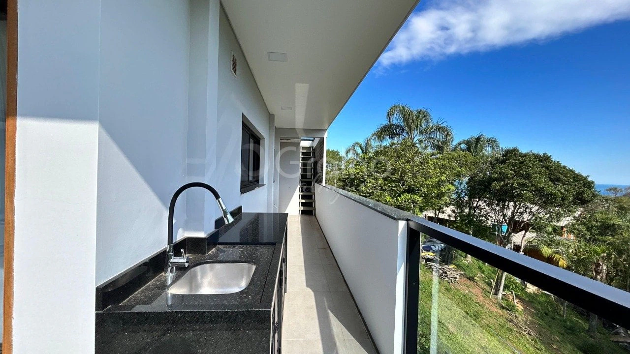 Furnished house, 158 m², with floor-to-ceiling windows — photo 15