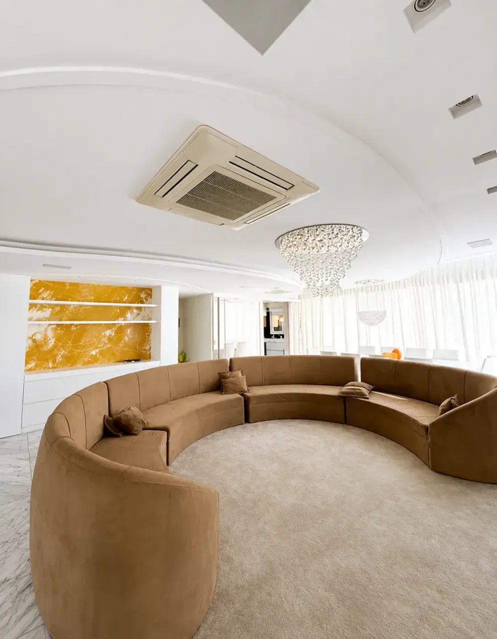 Furnished 5-bedroom house with an open-plan kitchen — photo 11