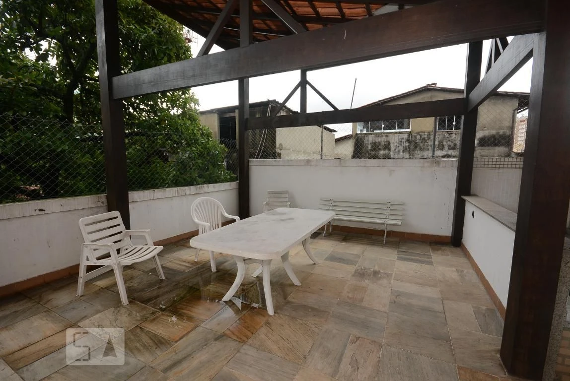 4-bedroom apartment in a building with a pool — photo 45