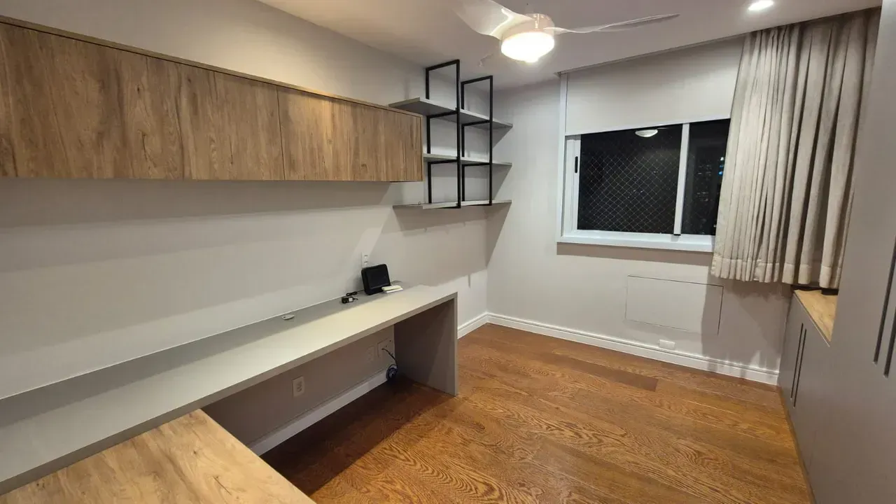 Apartment with 3 bedrooms and modern open-plan kitchen — photo 4