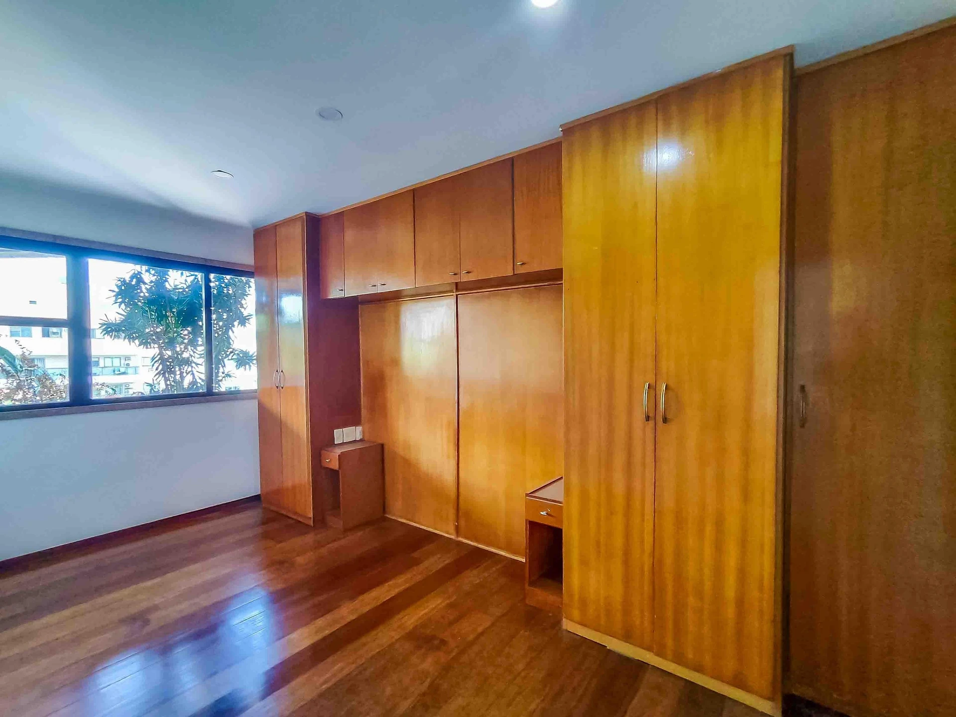 Apartamento sem mobília com 3 quartos e área de lavanderia — photo 10