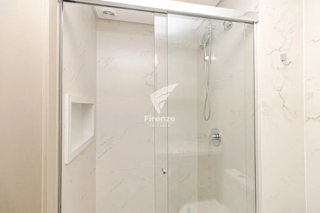 Apartamento mobiliado com cozinha integrada e varanda fechada — photo 26