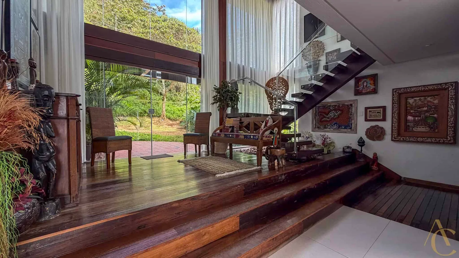 Furnished house, 689 m², with a grill on the balcony — photo 38