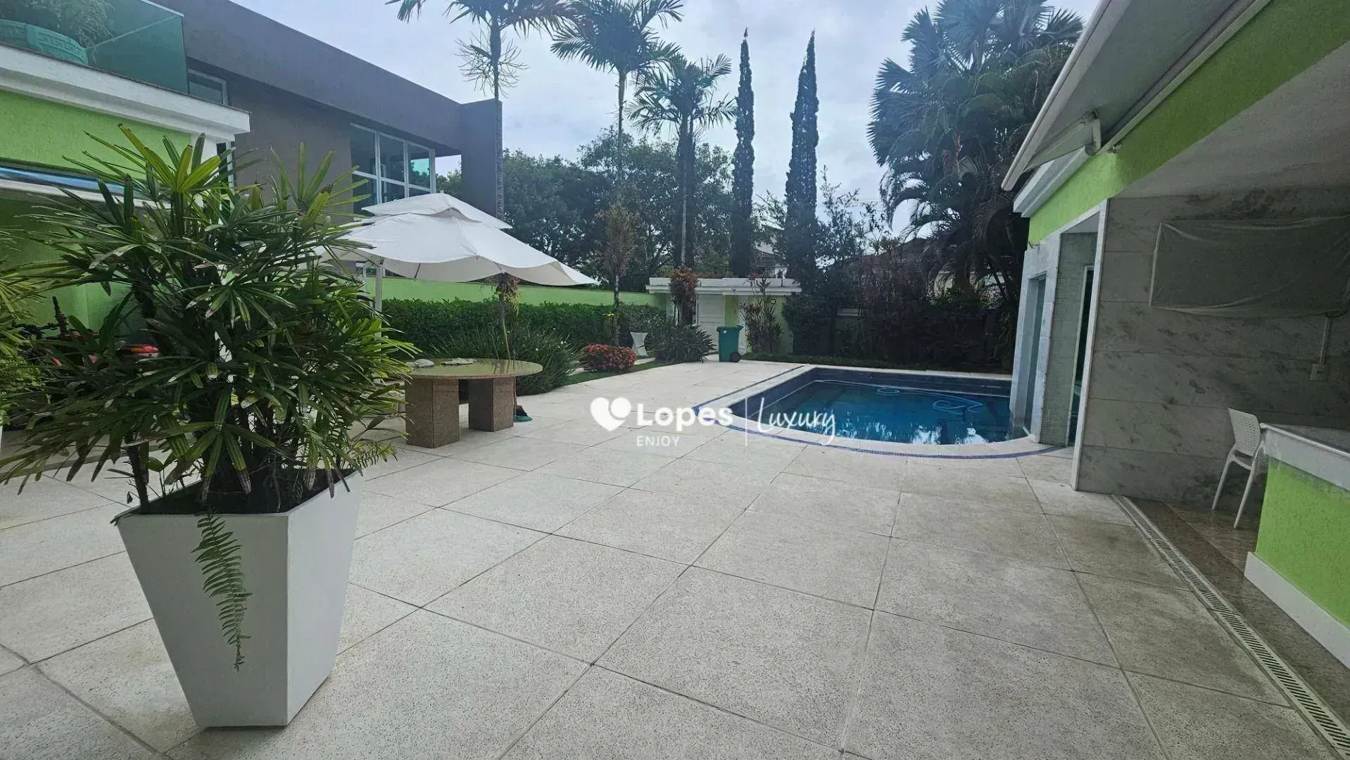 Furnished house with 6 en-suite suites and a private pool — photo 62