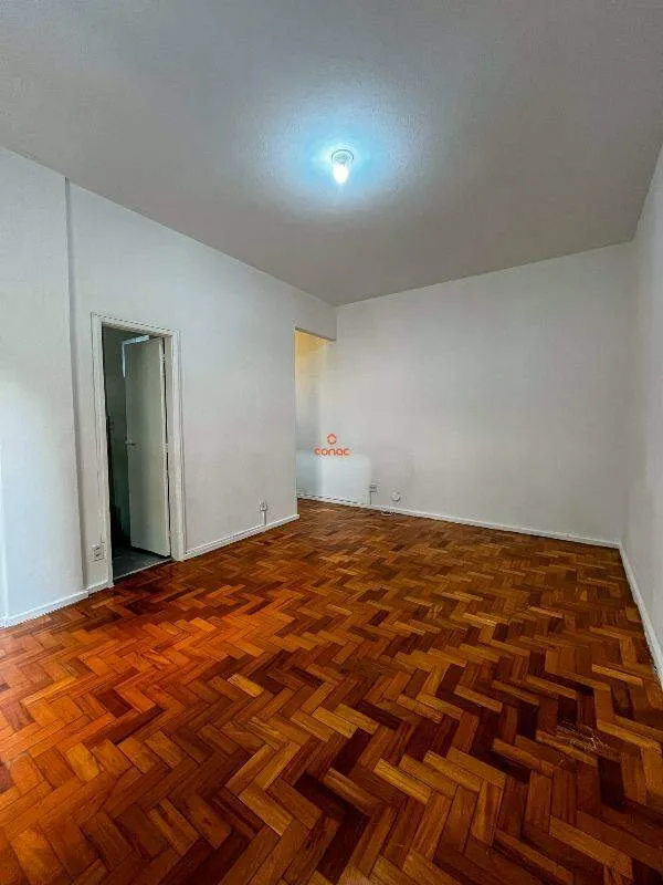 Apartment on the 4th floor with wood or laminate floors — photo 8