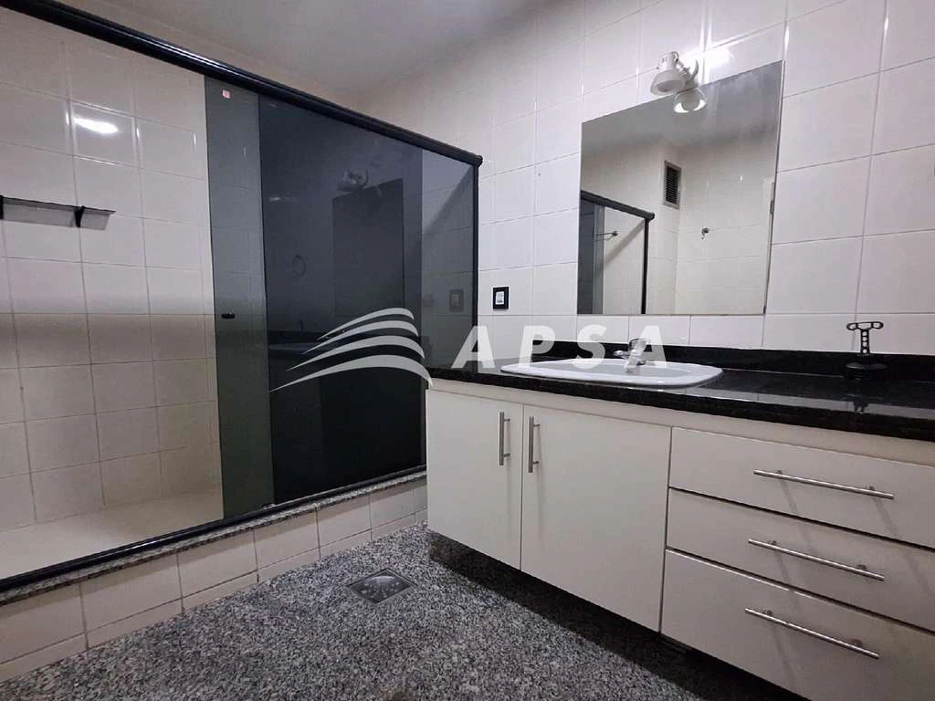 Furnished apartment with 3 bedrooms and 2 en-suites — photo 15