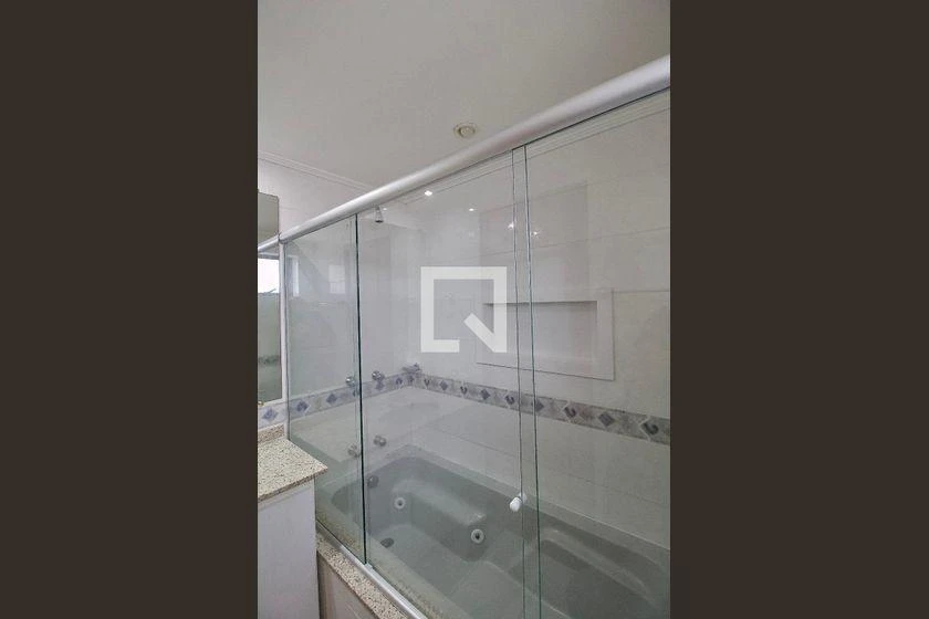 147 m² apartment with a home office and a bathtub — photo 22