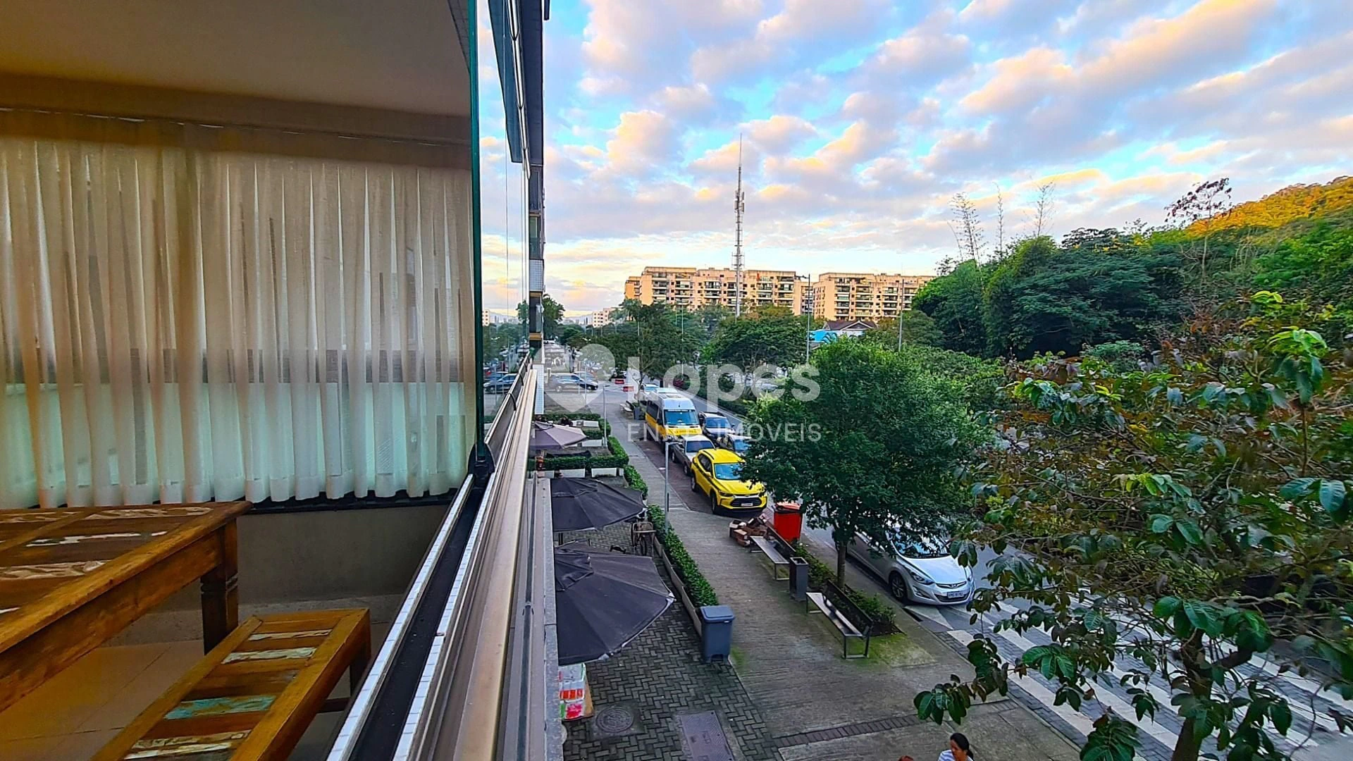Furnished 2-bedroom apartment with a desk and 71 m² — photo 16