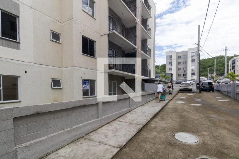 2-bedroom apartment in a building with a pool — photo 38